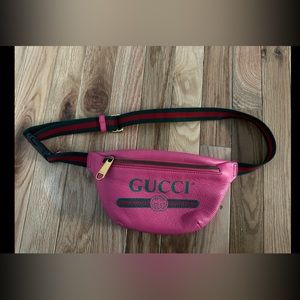 Gucci Pink Leather Gucci Logo Belt Bag